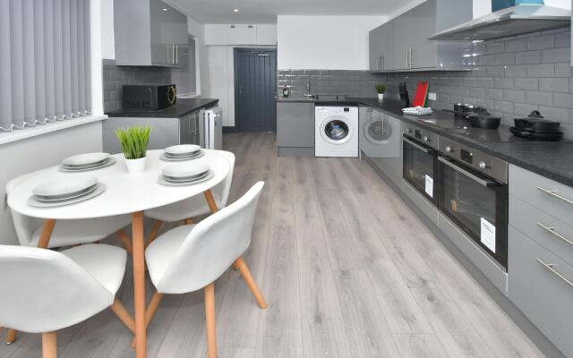 Townhouse @ 24 Brunswick Place Stoke