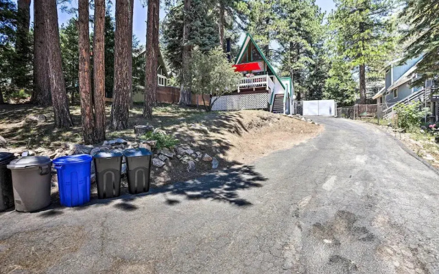Running Springs A-frame w/ Deck & Mtn Views!