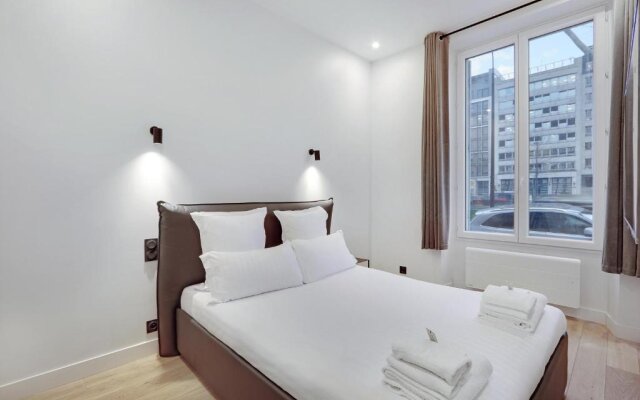 Pick A Flat's Apartment in Neuilly sur Seine - Avenue Charles de Gaulle