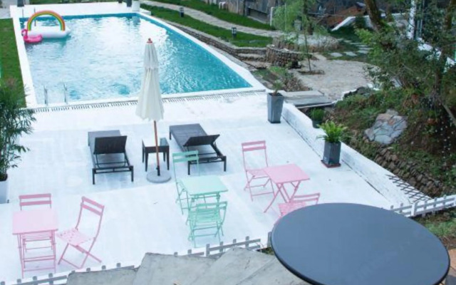 Anji Qingyun Mountain Residence, Cloud Grassland Light Luxury Pool Designer Resort