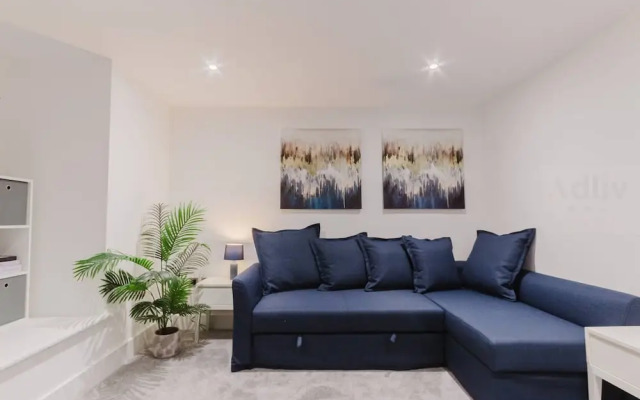 Luxury Seaside Home Parking Sleeps 8 by Adliv