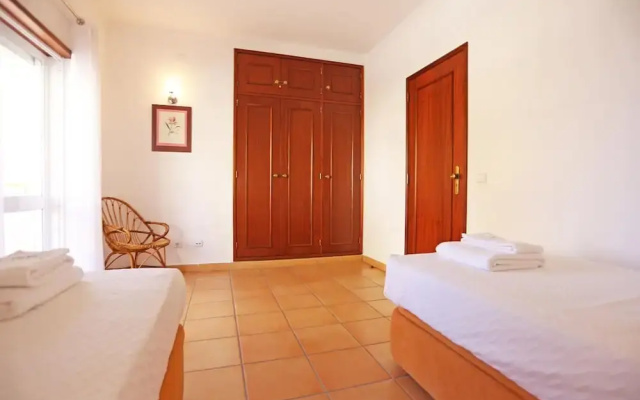 EE 02 - Bedroom 2 in Rossio Entrance Guesthouse
