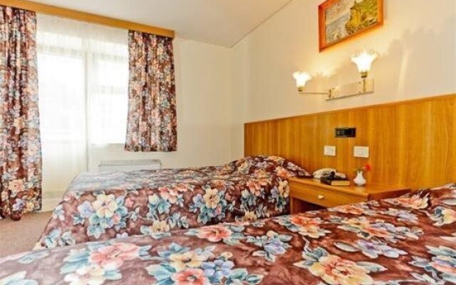 Lastochka Resort