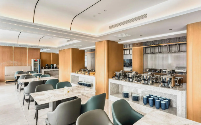 Baolifeng International Business Hotel