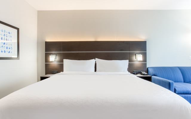 Holiday Inn Express & Suites Ottawa by IHG