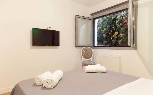 Plaka Hidden Jewel - Acropolis