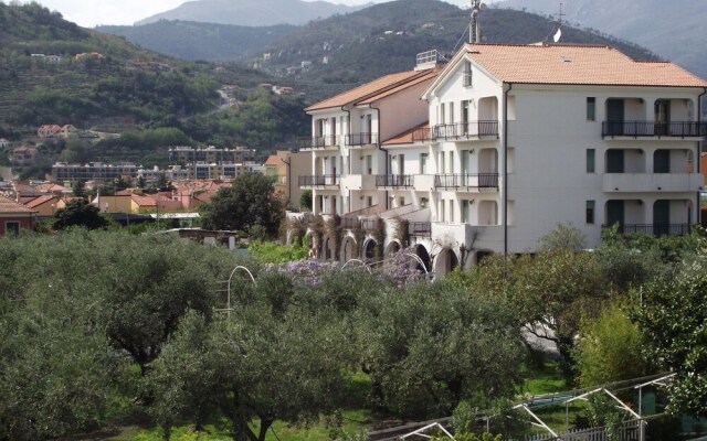 Apartments with Terrace or Balcony Overlooking the Sea