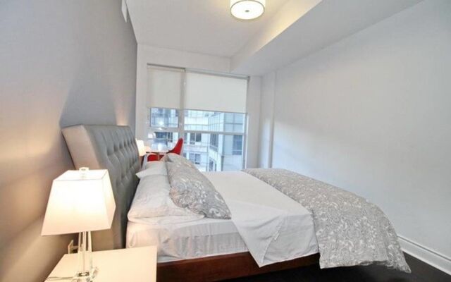 Presidential 1 Bedroom Condo across CN Tower