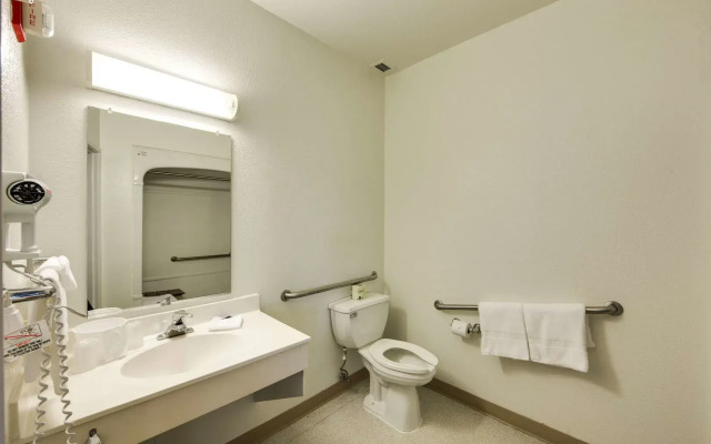 Motel 6 - Toronto - Brampton