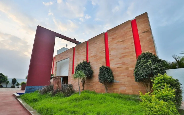 Greenleaf Club by OYO