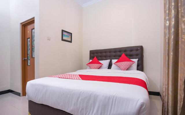Super OYO 1226 Al Abror Homestay