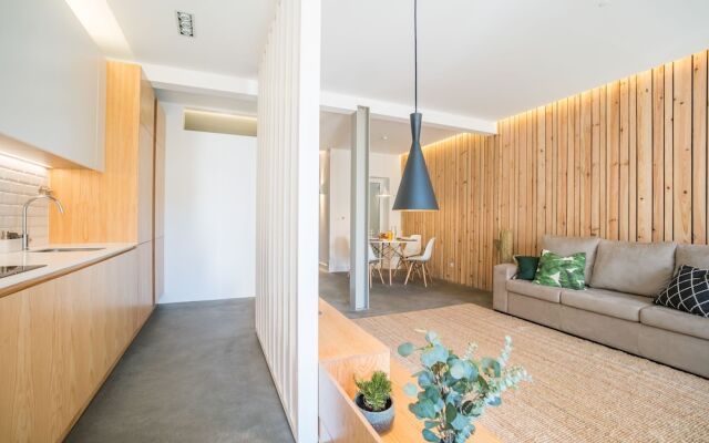 Wood Wall & Garden Apartment