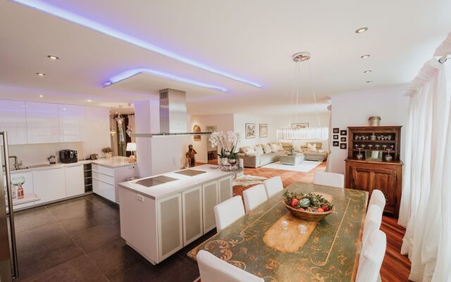 Luxury Apartment & Penthouse Villa