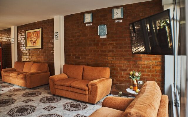 Bris Hotel