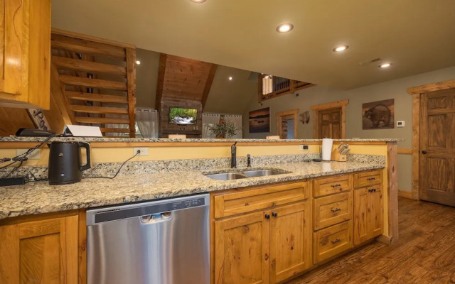 Hilltop Haven - Four Bedroom Chalet