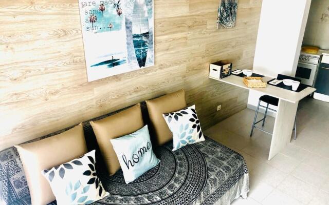 Cosy T1 at Vale Centianes Beach