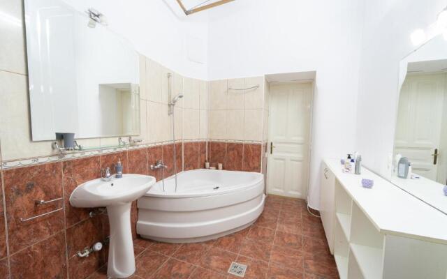 5* noble house in historic center