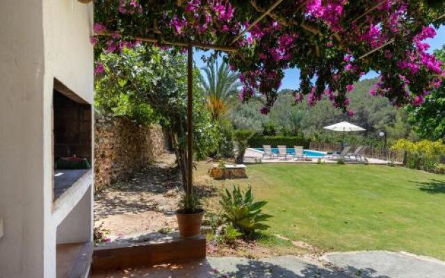 Charming Villa in Benirras with Jacuzzi