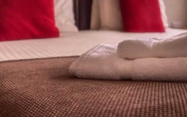 Number 44 Hotel & Bar