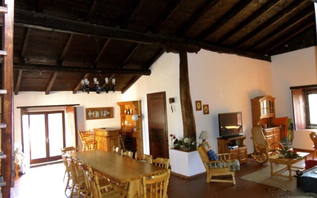 Villa Bonaccorso Casale-splendida Villa Immersa Nella Natura ai Piedi Dell Etna