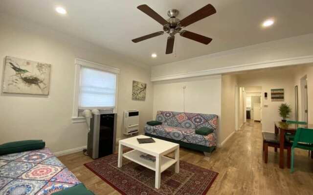 Recently Remodeled Spacious Guesthouse - Perfect For Exploring Long Beach - Self Check-in 2 Bedroom Apts by RedAwning