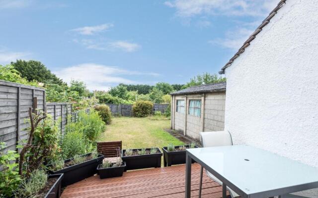 Cheerfull 3-bedroom Home With Parking Garden