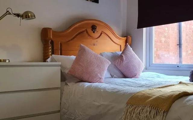 Room in Guest Room - Nice Large Room in Coventry