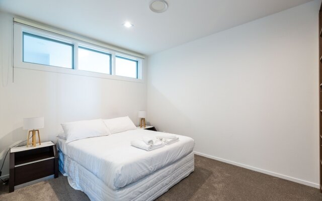 Harbour Views from Two Bedroom Beauty