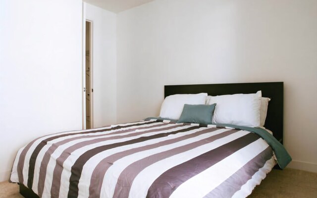 JP Stays - York St & Lakeshore