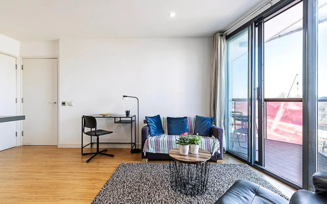 Bright Camden Retreat With Balcony
