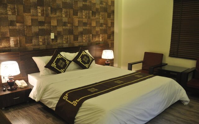 Rose Hotel