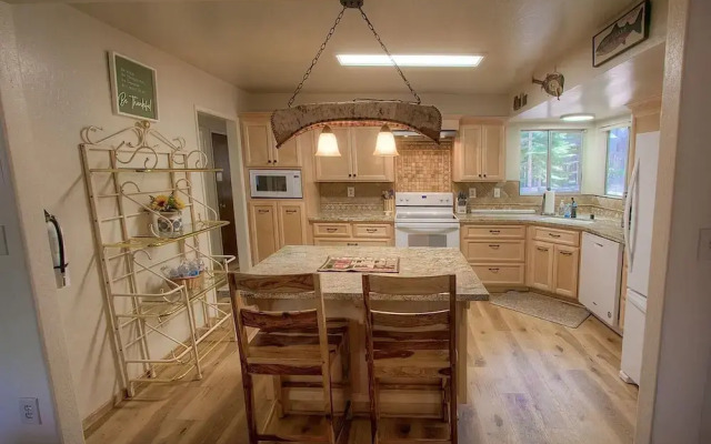 Bowers Mansion 3 Bedroom Home by Redawning