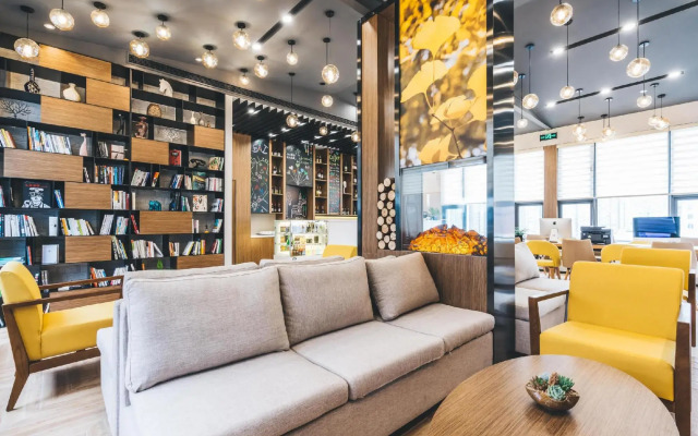 Little Lujiazui Atour Hotel