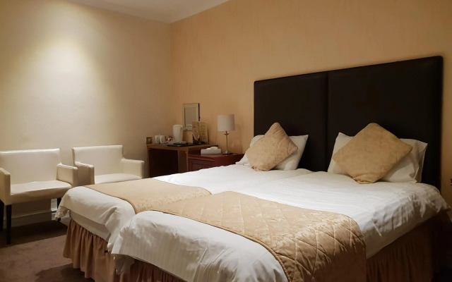 Ascot Hotel