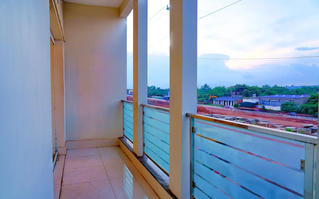 Fabhotel Kanchan Plaza