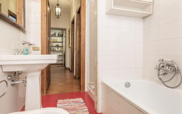 Trastevere Roomy Apartment