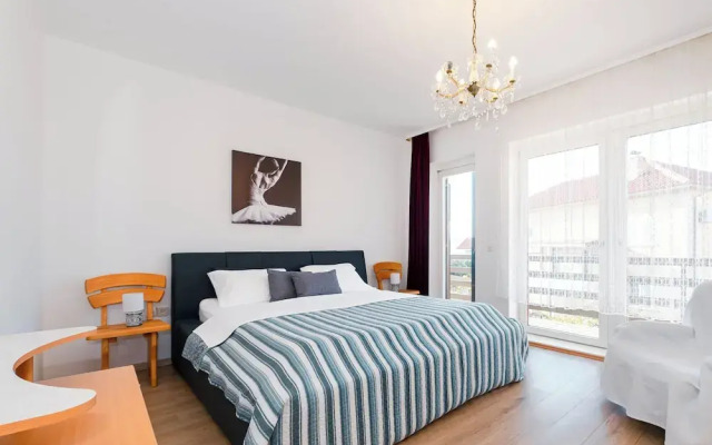 Spacious 2 Bedroom Apartment With Balcony