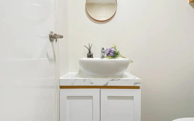 Cozy Living Studio Room At Meikarta Apartment