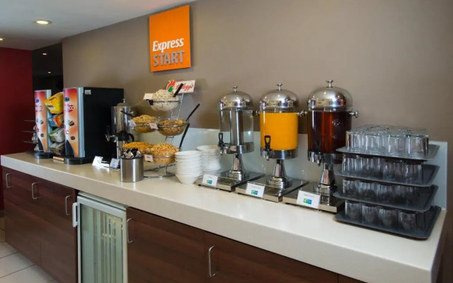 Holiday Inn Express Manchester - Salford Quays by IHG