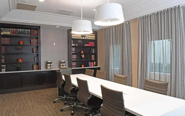 Holiday Inn Irving Las Colinas by IHG