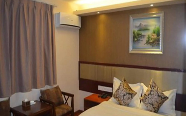 Good Luck Hotel