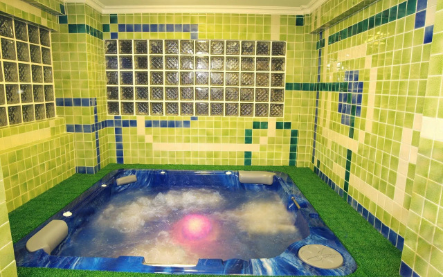 Golden Globe Apartment