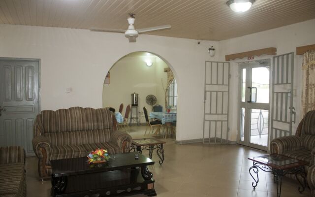 Sundowner Lodge