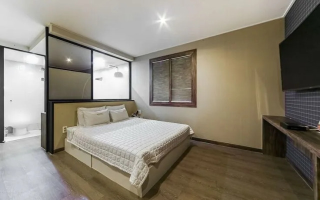 Busan Jaesong-dong Seven