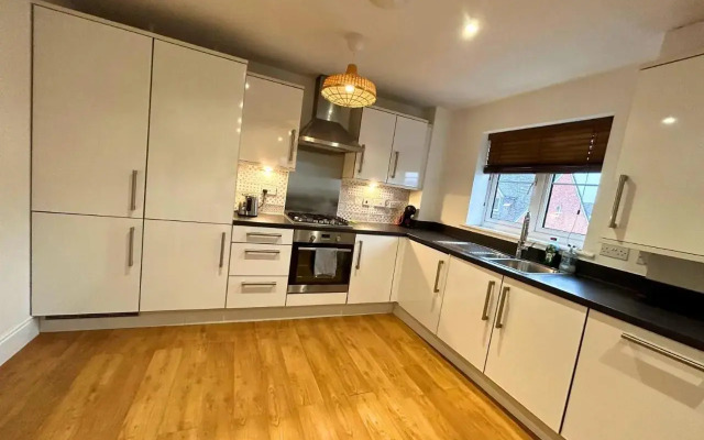Wokingham Spectacular 2 Bedroom Penthouse