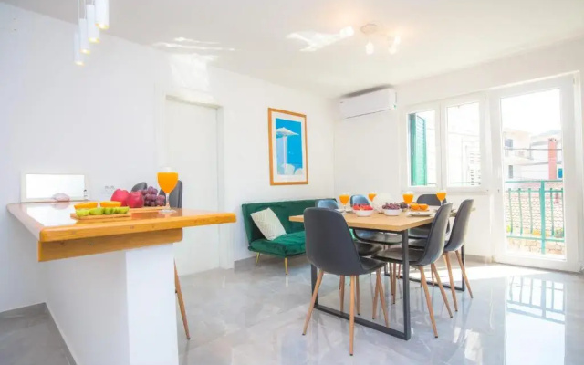 Luxury Old Town Apartment I&I