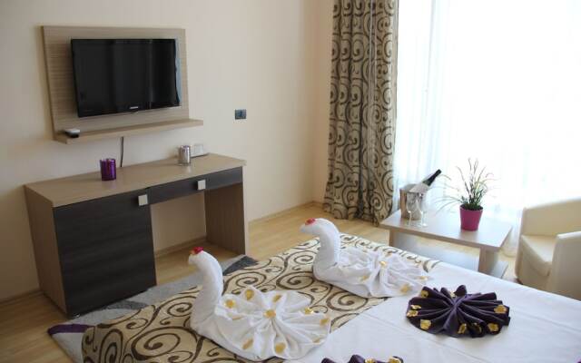 Sangria Luxury Family