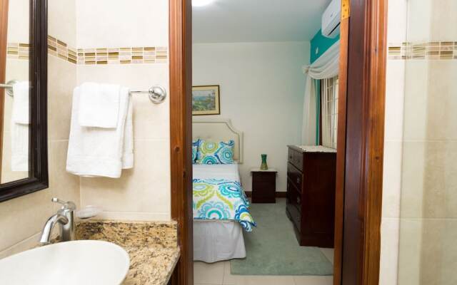 New Kingston Guest Apartment at Inglaterra III