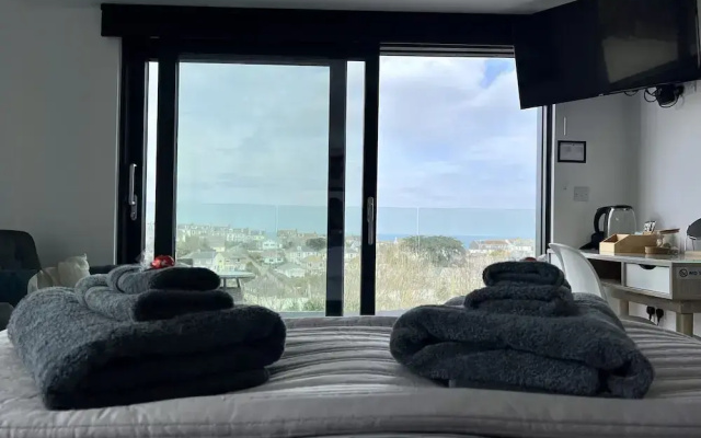 Uno - St Ives
