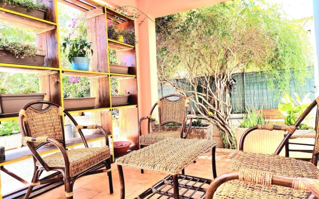 Stylish Home With Patio 4 min Walk to the Beach